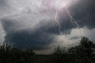 Волинян попереджають про сильні грози та вітер