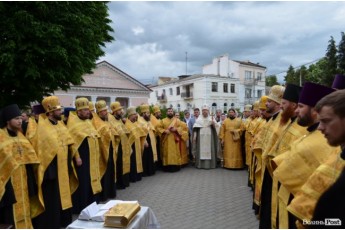 У Луцьку відбувся хресний хід священнослужителів та прихильників УПЦ МП (фото)