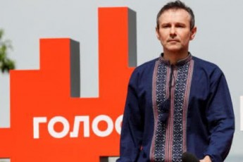 Погоріли на темних оборудках: Вакарчук набрав до своєї команди людей Януковича – журналіст