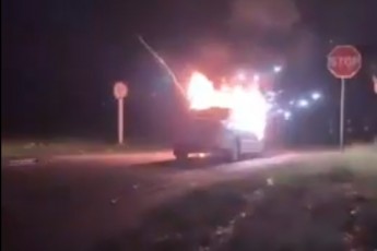 Під Луцьком згоріло авто з собакою в салоні (відео)