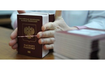Жителям окупованого Донбасу почали видавати російські паспорти