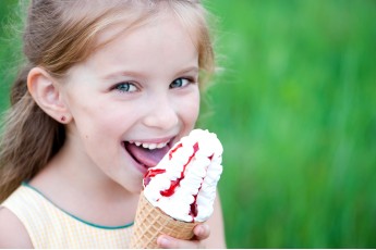 Стрес для організму: чому не можна їсти морозиво у спеку