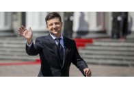 Президент Зеленський скупався у фонтані (відео)