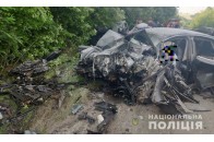 Тіла вирізали із купи металу: у моторошній аварії загинуло 4 людей, 4 постраждалих дітей госпіталізували (фото)