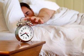 Експерти дали п'ять корисних порад, як заснути у спеку