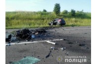 Залишилась купа брухту: у жахливій аварії загинуло двоє людей, ще двоє – у важкому стані (фото, відео 18+)