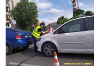 У Луцьку перед пішохідним переходом зіштовхнулись дві автівки (фото)