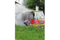 У Луцьку посеред дороги загорілась маршрутка з пасажирами (фото)