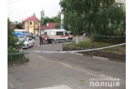 Жорстоке вбивство і хуліганство: 25-річному чоловікові серед вулиці перерізали горло (фото)