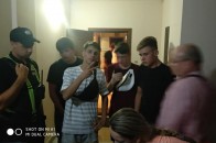Матюкалися та поводилися агресивно: у Луцьку компанію п'яних неповнолітніх юнаків вгамовувала поліція (фото, відео)