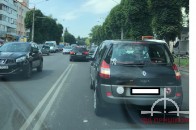 У Луцьку утворився довжелезний затор внаслідок зіткнення двох легковиків (фото)
