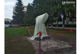У Луцьку встановили скульптуру студенту (фото)