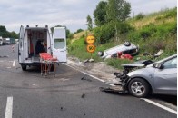 Масштабна аварія: уламки автомобілів розкидані по всій трасі (фото, відео)