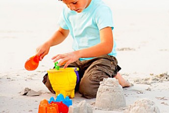7-річний хлопчик загинув, граючись у купі піску