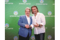 Олег Винник втік від журналістів через Поплавського (відео)