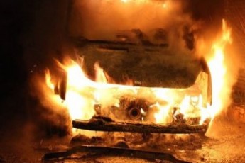 Через нерозділене кохання: у місті на Волині 20-річний юнак спалив авто та гараж