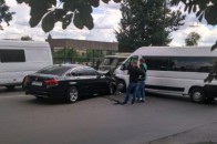 У Луцьку зіткнулись іномарка та бус (фото)