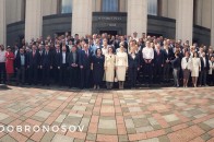 Українські нардепи зняли прощальне відео під стінами Верховної Ради (відео)
