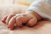 Накрила ковдрою та сіла зверху: молода українка вбила 1,5-річну дівчинку у садочку в Ізраїлі