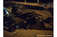 У Луцьку легковик на великій швидкості влетів у вантажівку, є постраждалі (фото)