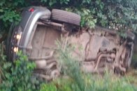 Дуже п'яний водій влетів у огорожу будинку та перекинувся у Луцьку (фото)