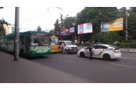 У центрі Луцька маршрутка зіштовхнулась із легковиком (фото)