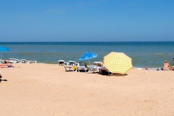 На пляжі відомого українського курорту знайшли тіло людини