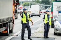 Для українських водіїв видали спеціальний посібник ПДР у Польщі