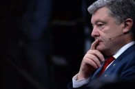 Щось боїться: Порошенко сховався за трьома рядами охорони (фото)