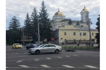 У центрі Луцька мотоцикл 