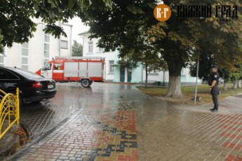 У Володимирі-Волинському замінували міську раду: проводять евакуацію працівників