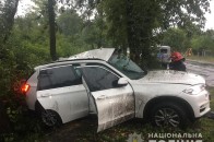 На Волині елітний позашляховик врізався у дерево, водій загинув на місці