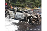 Масштабна ДТП на трасі: постраждало 24 людини, автомобіль вигорів вщент (фото, відео)