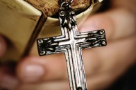 Дитя несамовито кричало: священик РПЦ сильно травмував дитину під час хрещення (відео)