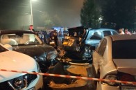 Відома українська модель розтрощила 4 дорогі іномарки під нічним клубом (фото, відео)