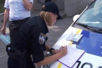 Поліцейський оштрафував сім'ю, яка попросила спілкуватися українською