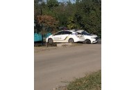 Відірвало колесо: патрульне авто зіткнулось з автобусом (відео)