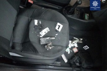 Опіки рук та паху: в пасажира авто вибухнула електронна сигарета
