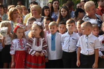 У Луцькій школі №15 пролунав перший дзвоник