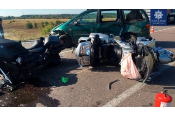 Смертельна аварія на Волині: зіткнулись два мотоцикли та легковик, трасу перекрито (фото)