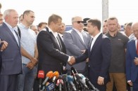 Серед людей і на тролейбусі: показали як Зеленський відсвяткував день міста Дніпра (фото)