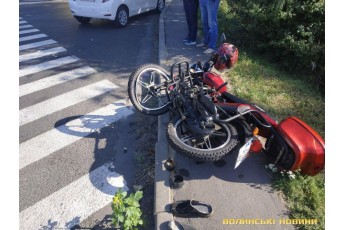 ДТП неподалік Луцька: водій мотоцикла у вкрай важкому стані (фото, деталі)