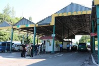 Обличчям на підлогу: на Волинській митниці − обшуки