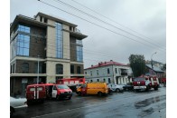 У Луцьку біля одного з центрів зібралися пожежники, поліцейські та газовики