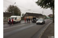 Вранці у Луцьку зіткнулись три автівки: на місці працюють медики (фото)