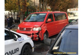 У Луцьку через подвійну ДТП утворився величезний затор