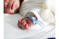 12-річну породіллю, яка народила на сміттєзвалищі виписали, доля малюка лишається під питанням