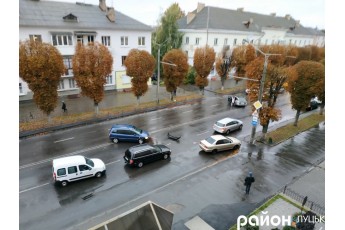 У Луцьку на проспекті − масштабна аварія за участі чотирьох автівок (фото)