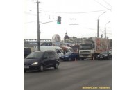 У Луцьку вантажівка протаранила легковик (фото)