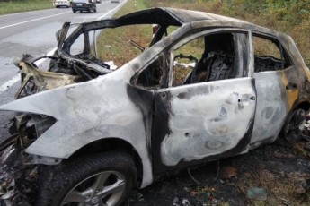 Під Луцьком у жахливій ДТП повністю згоріло авто: пасажири у лікарні, водій – у комі (фото)